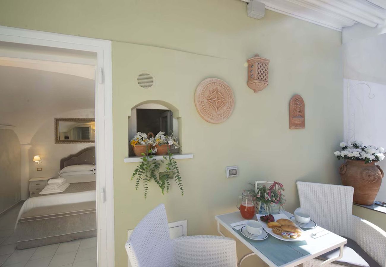 Villa in Amalfi - AMORE RENTALS - Villa Bellavista with Heated Jacuzzi, Sea View and Gym