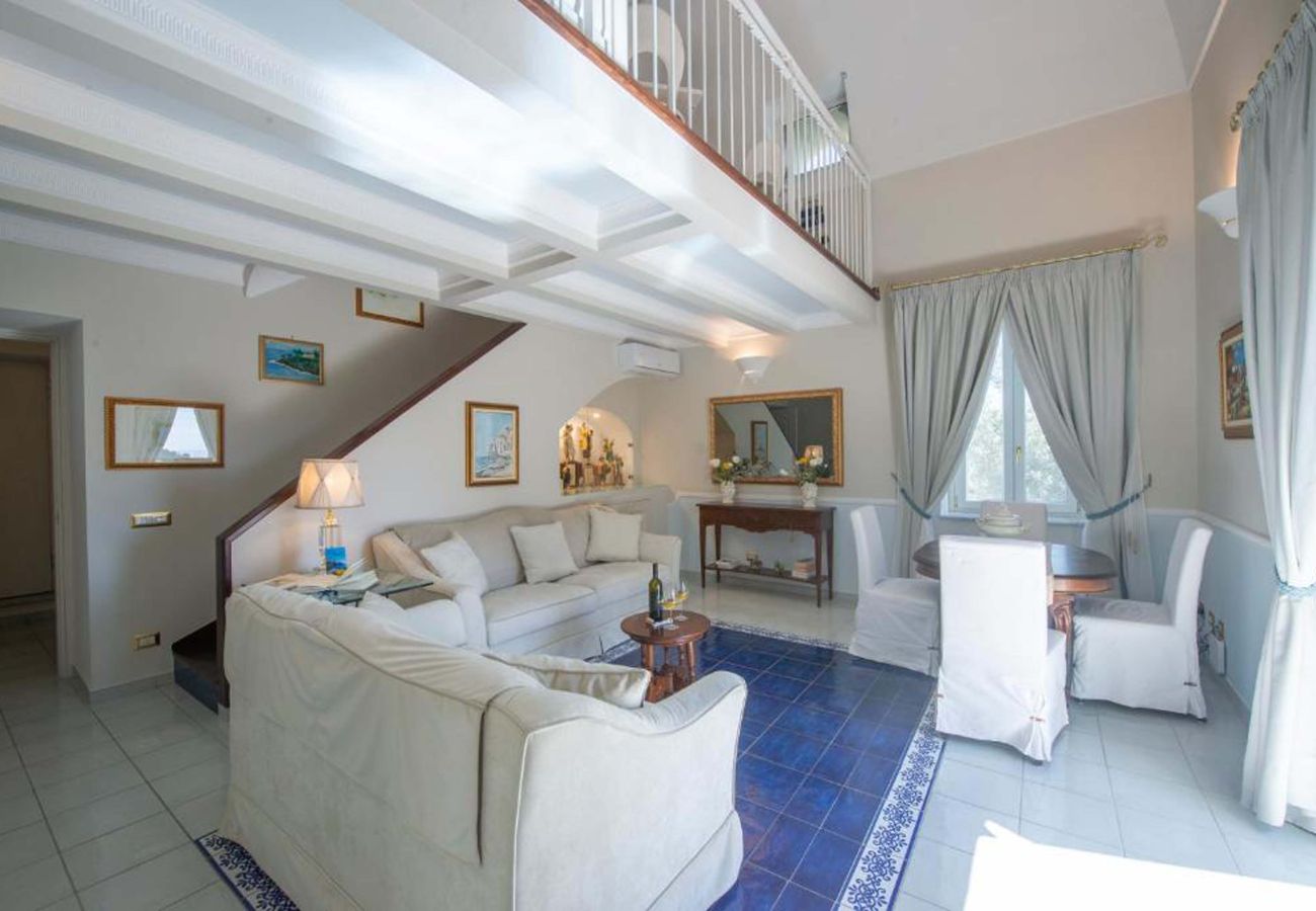 Villa in Amalfi - AMORE RENTALS - Villa Bellavista with Heated Jacuzzi, Sea View and Gym