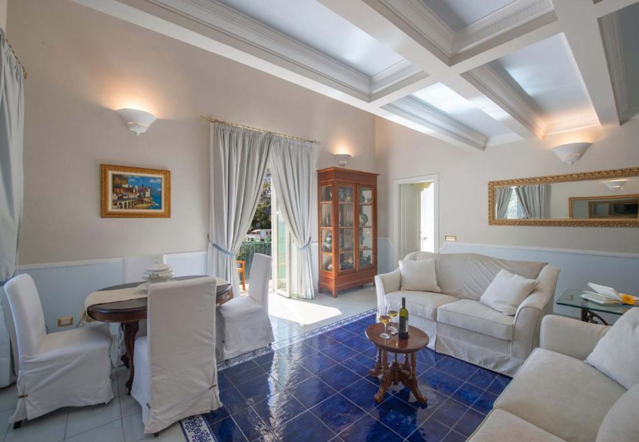 Villa in Amalfi - AMORE RENTALS - Villa Bellavista with Heated Jacuzzi, Sea View and Gym