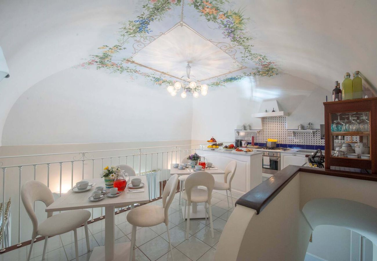 Villa in Amalfi - AMORE RENTALS - Villa Bellavista with Heated Jacuzzi, Sea View and Gym