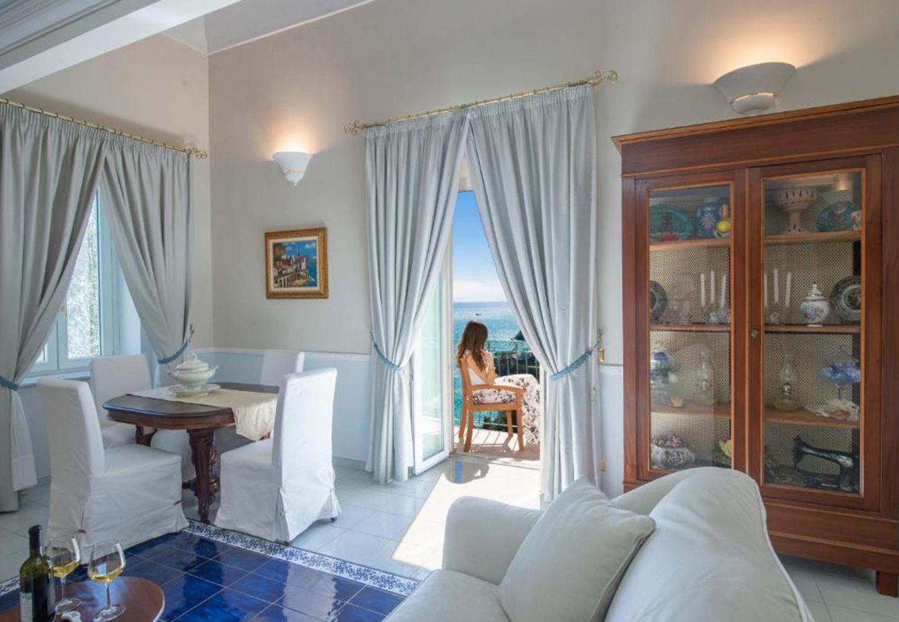 Villa in Amalfi - AMORE RENTALS - Villa Bellavista with Heated Jacuzzi, Sea View and Gym