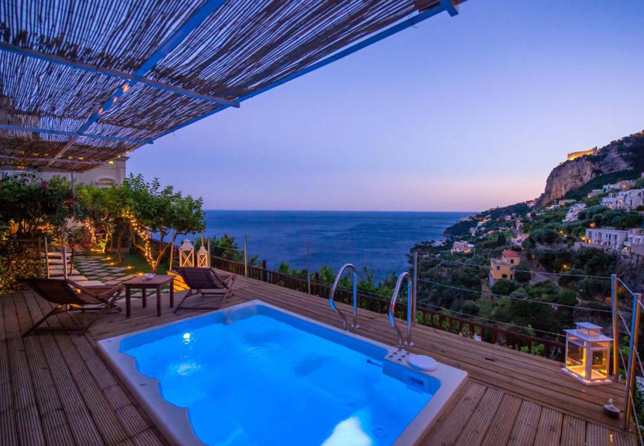 Villa in Amalfi - AMORE RENTALS - Villa Bellavista with Heated Jacuzzi, Sea View and Gym