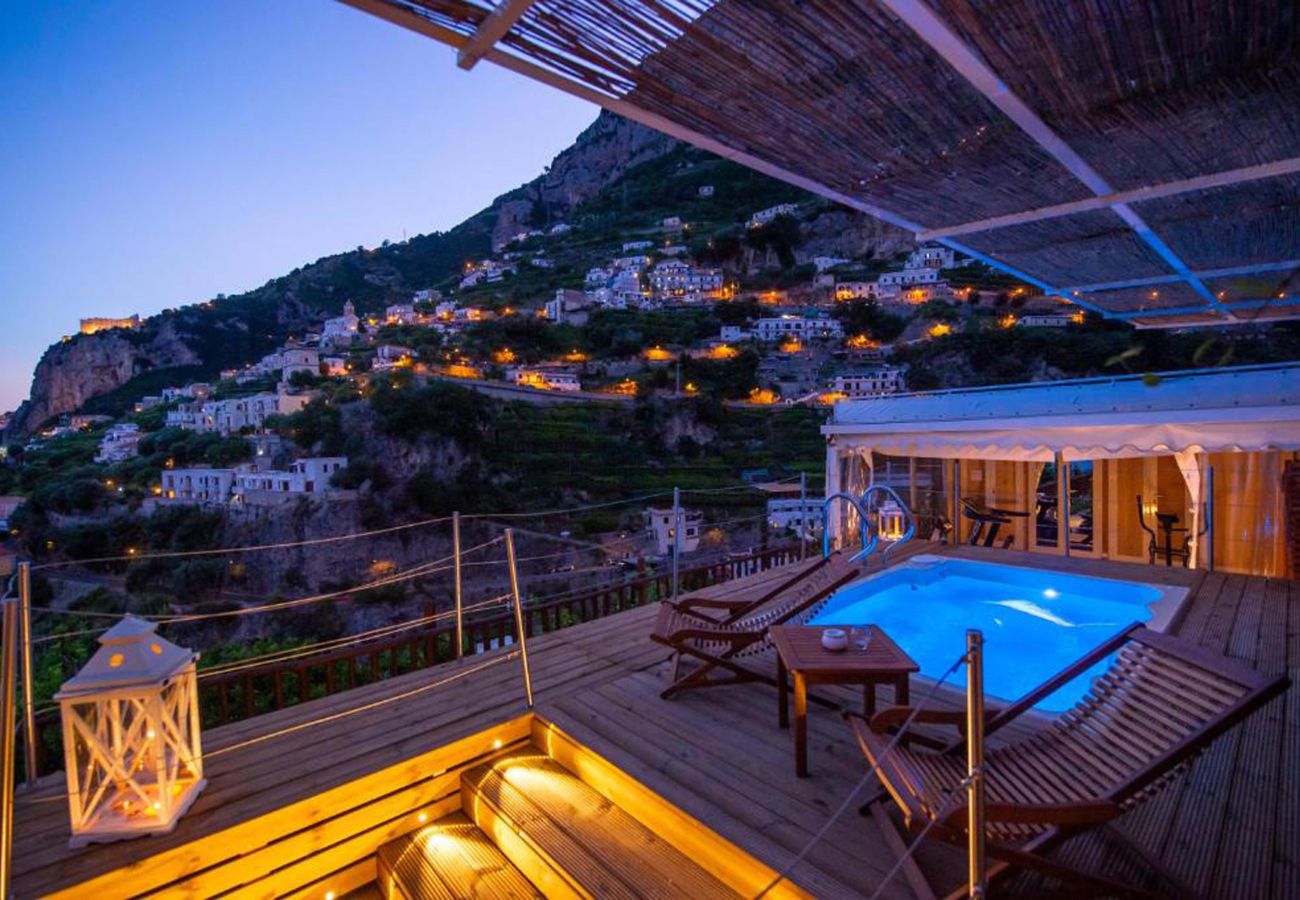 Villa in Amalfi - AMORE RENTALS - Villa Bellavista with Heated Jacuzzi, Sea View and Gym