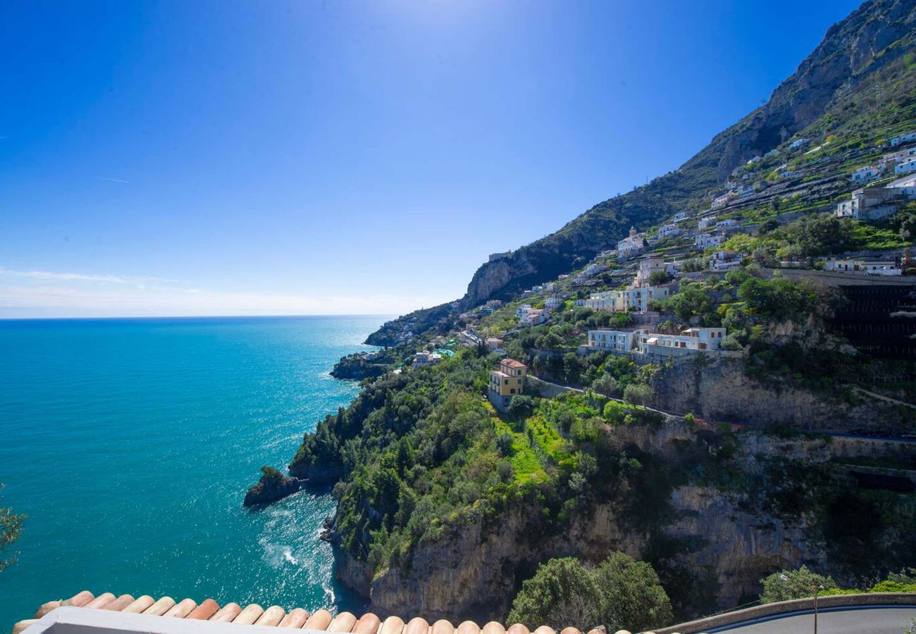 Villa in Amalfi - AMORE RENTALS - Villa Bellavista with Heated Jacuzzi, Sea View and Gym