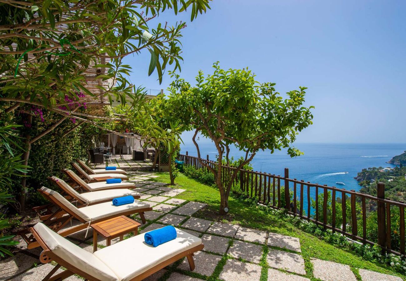 Villa in Amalfi - AMORE RENTALS - Villa Bellavista with Heated Jacuzzi, Sea View and Gym