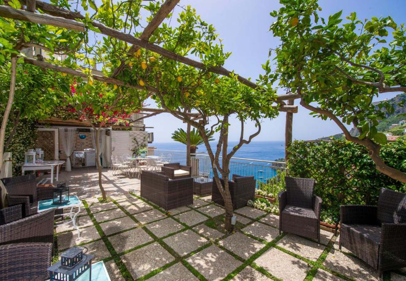 Villa in Amalfi - AMORE RENTALS - Villa Bellavista with Heated Jacuzzi, Sea View and Gym