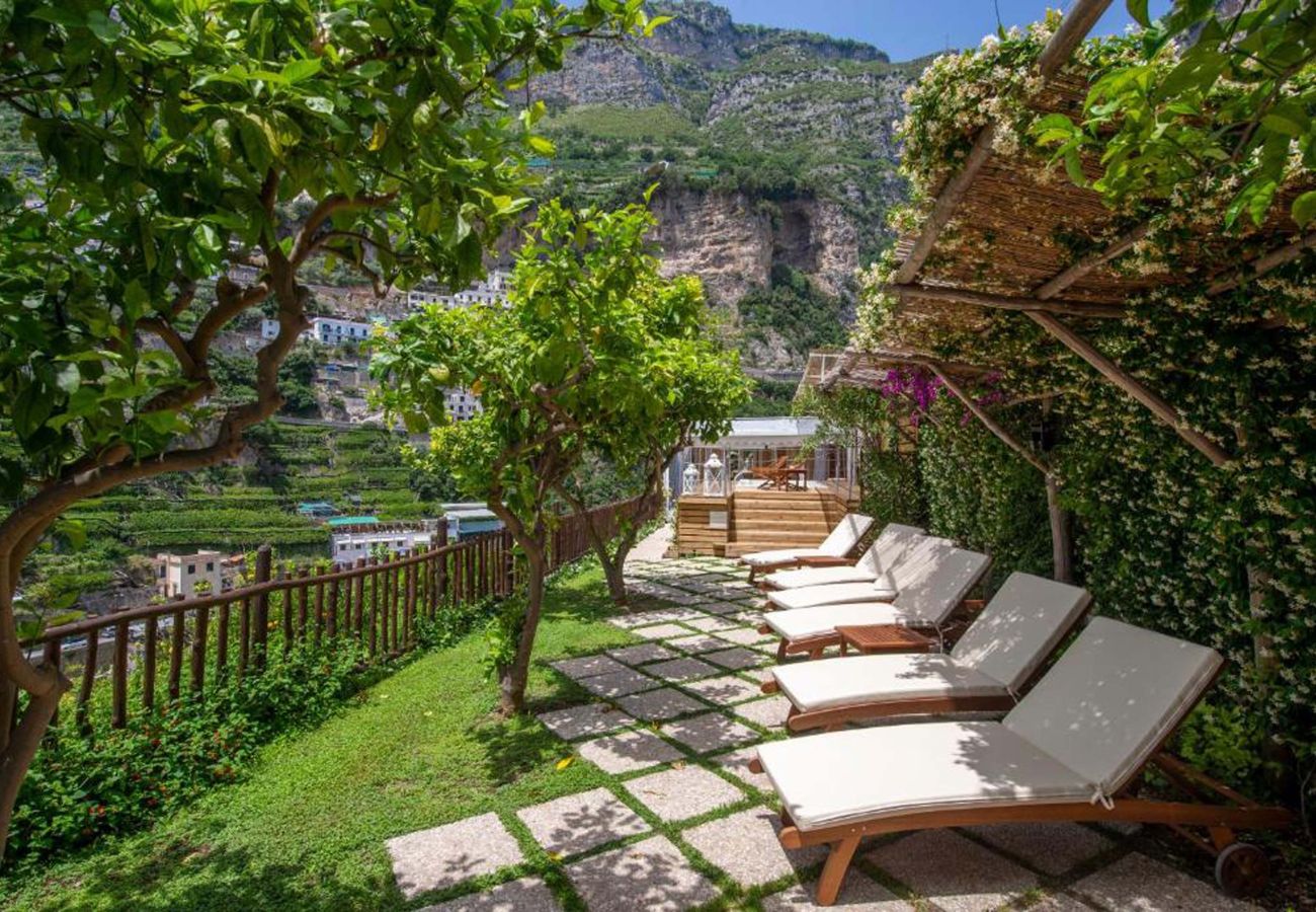 Villa in Amalfi - AMORE RENTALS - Villa Bellavista with Heated Jacuzzi, Sea View and Gym