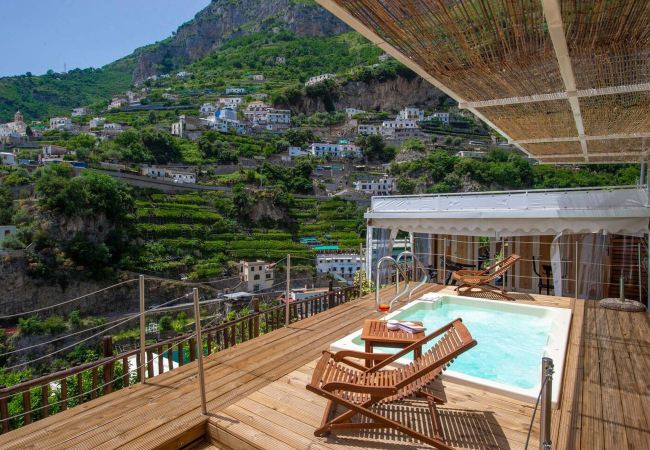 Villa in Amalfi - AMORE RENTALS - Villa Bellavista with Heated Jacuzzi, Sea View and Gym