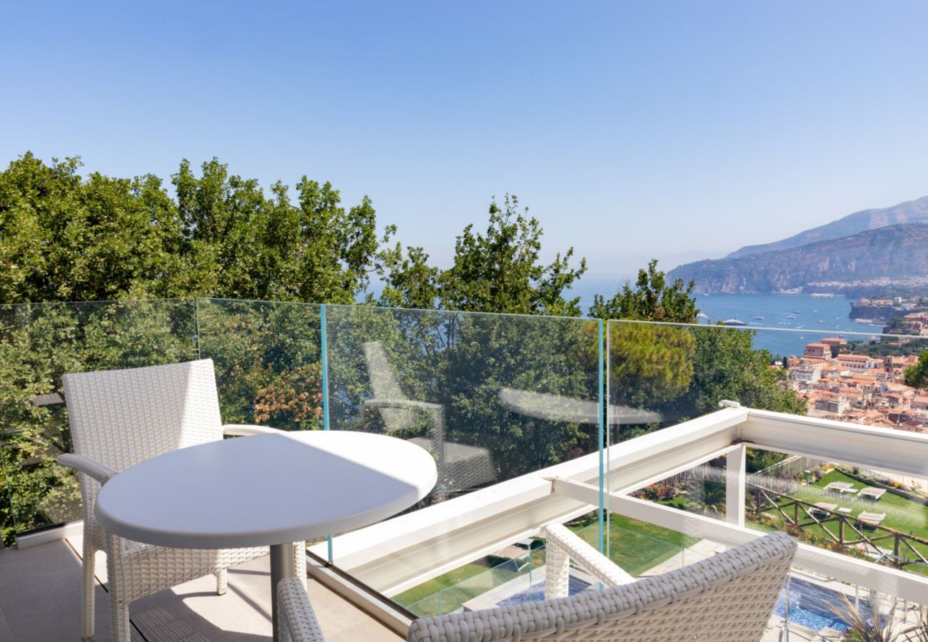 Villa in Sorrento - AMORE RENTALS- Villa Sacco with Private Swimming Pools, Sea View, Ideal for a Luxury Holiday