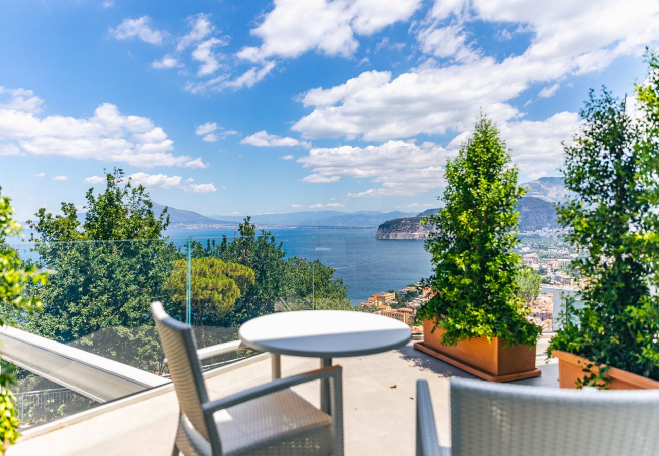 Villa in Sorrento - AMORE RENTALS- Villa Sacco with Private Swimming Pools, Sea View, Ideal for a Luxury Holiday