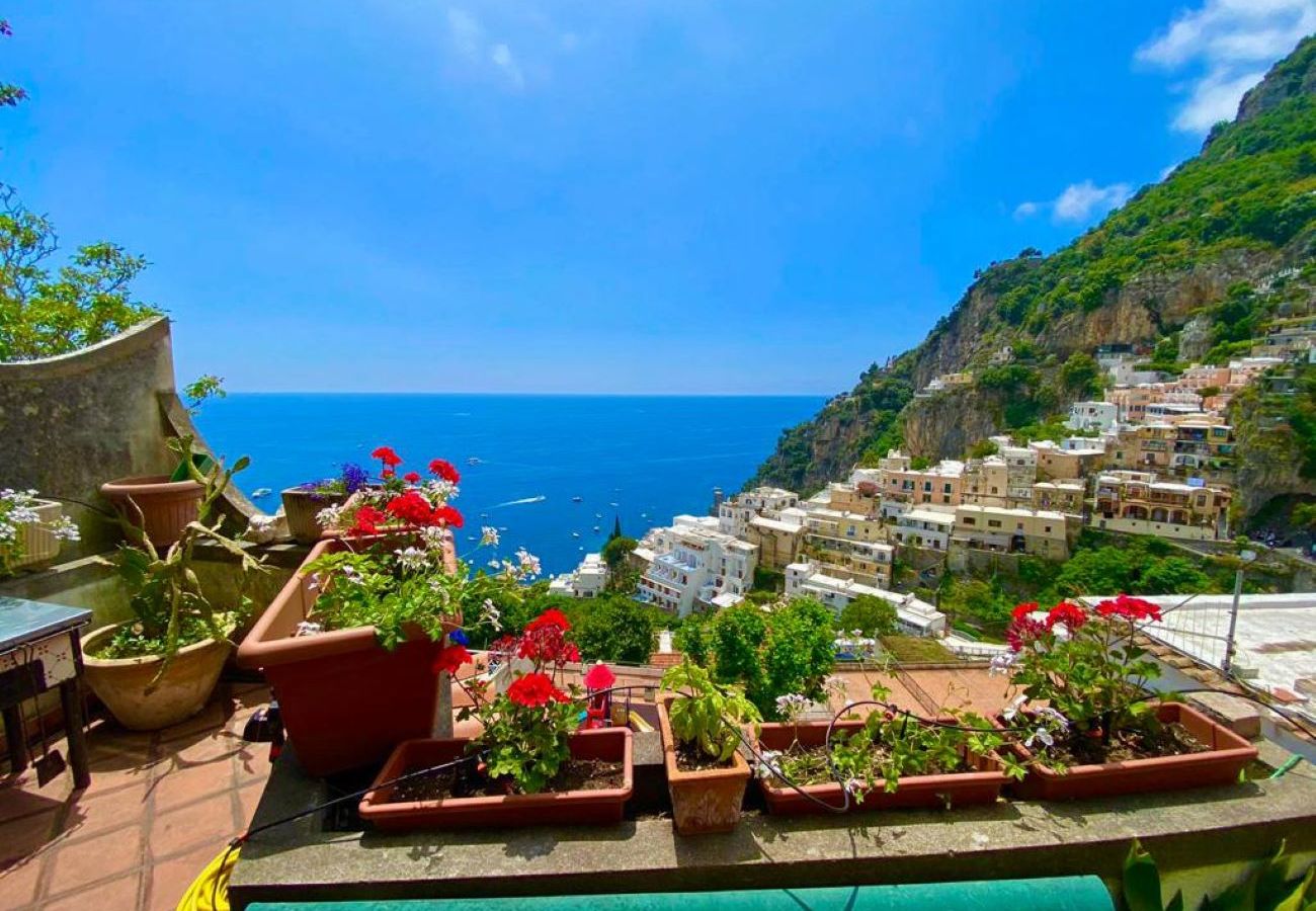 House in Positano - AMORE RENTALS - Casa Laura with Sea View Terrace