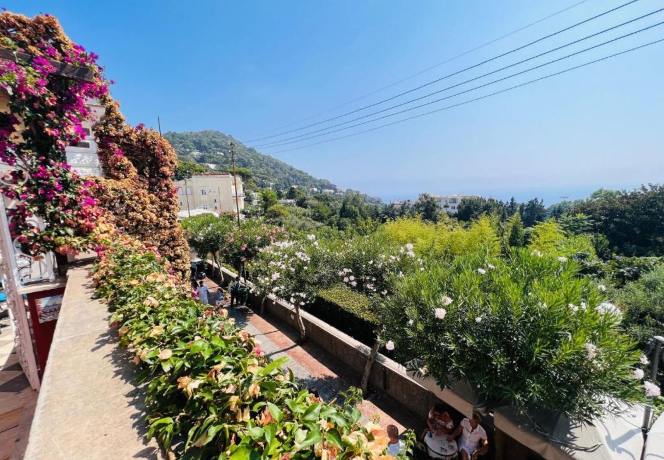 House in Capri - AMORE RENTALS - Villetta Andri with Sea View, a Few Minutes Away from La Piazzetta