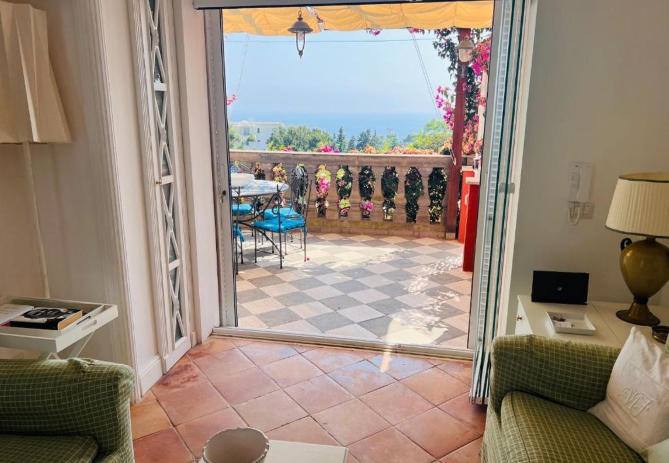 House in Capri - AMORE RENTALS - Villetta Andri with Sea View, a Few Minutes Away from La Piazzetta