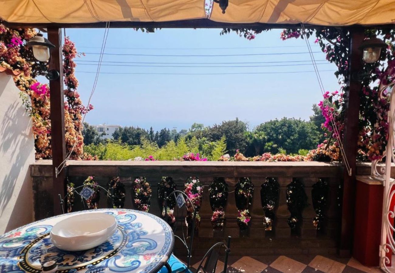 House in Capri - AMORE RENTALS - Villetta Andri with Sea View, a Few Minutes Away from La Piazzetta