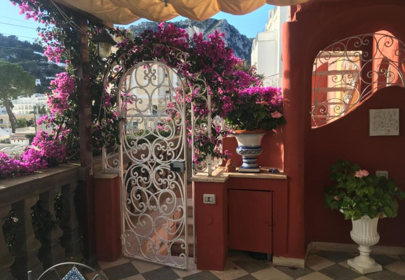 House in Capri - AMORE RENTALS - Villetta Andri with Sea View, a Few Minutes Away from La Piazzetta