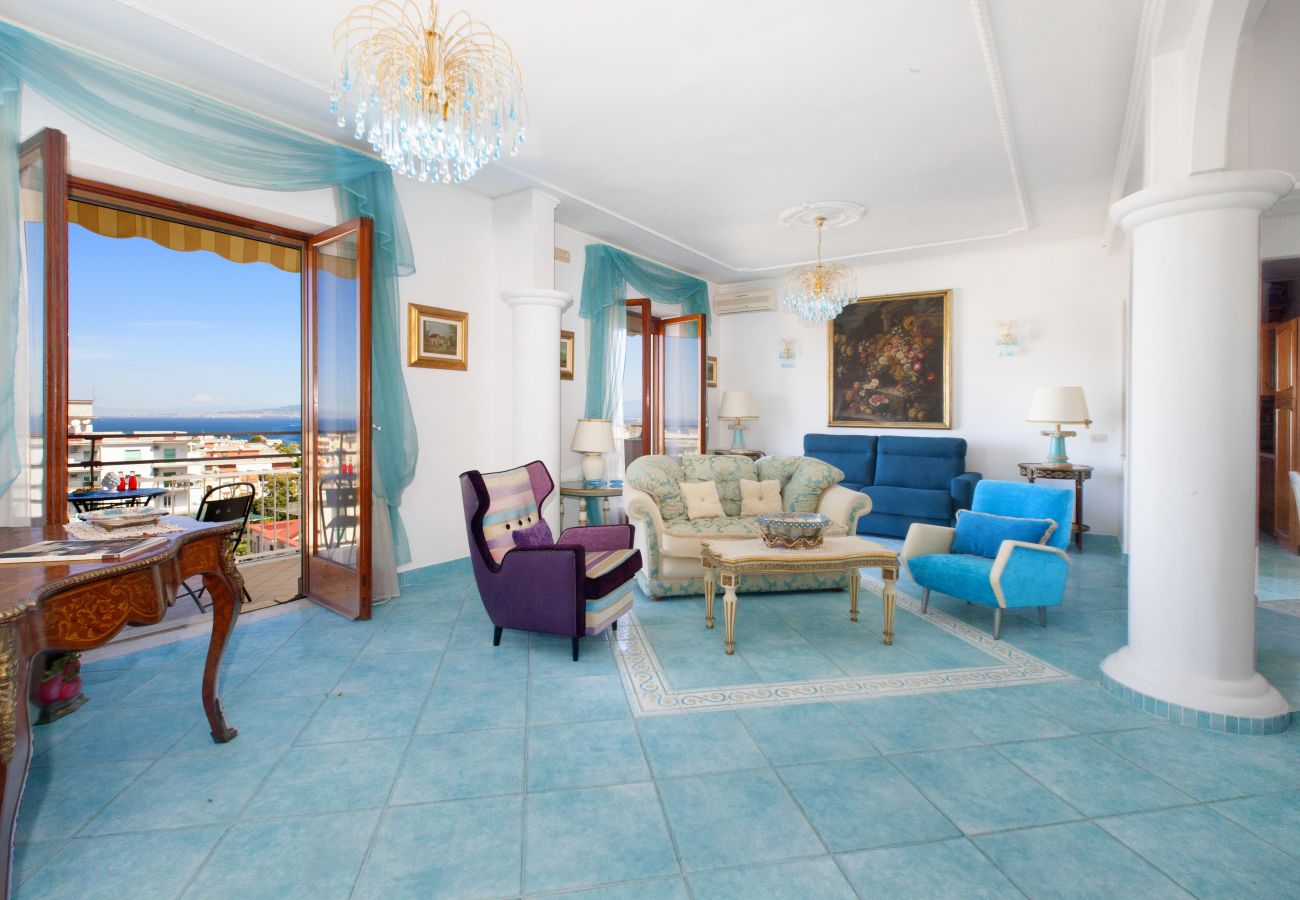 Apartment in Sorrento - AMORE RENTALS - Appartamento Cielomare with Sea View and Balcony