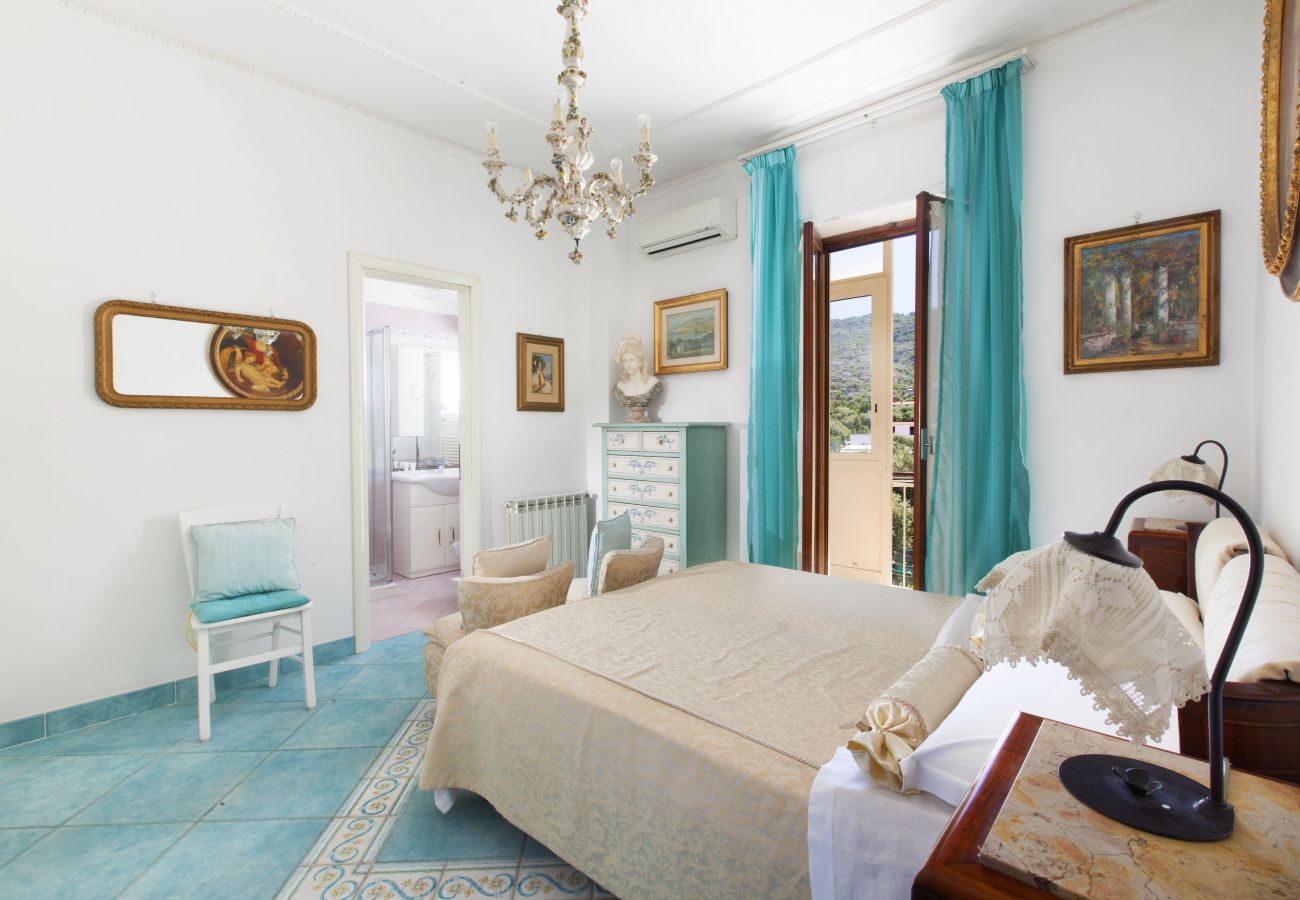 Apartment in Sorrento - AMORE RENTALS - Appartamento Cielomare with Sea View and Balcony