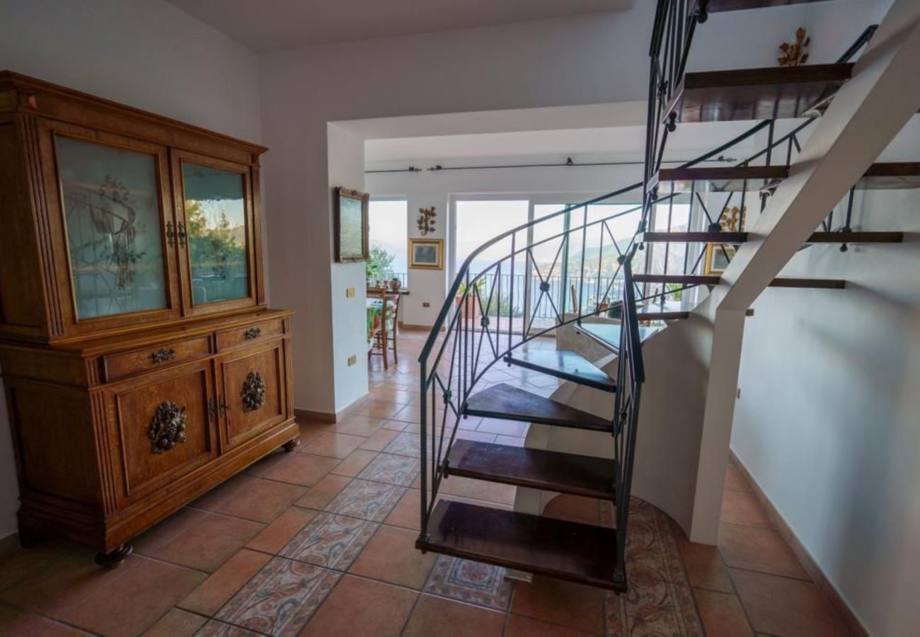 Villa in Sorrento - AMORE RENTALS - Villa Savoia with Sea View and Garden