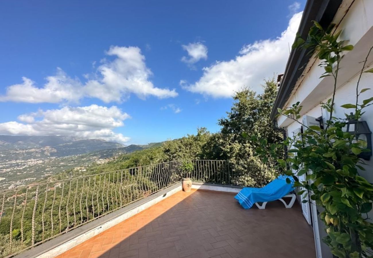 Villa in Sorrento - AMORE RENTALS - Villa Savoia with Sea View and Garden