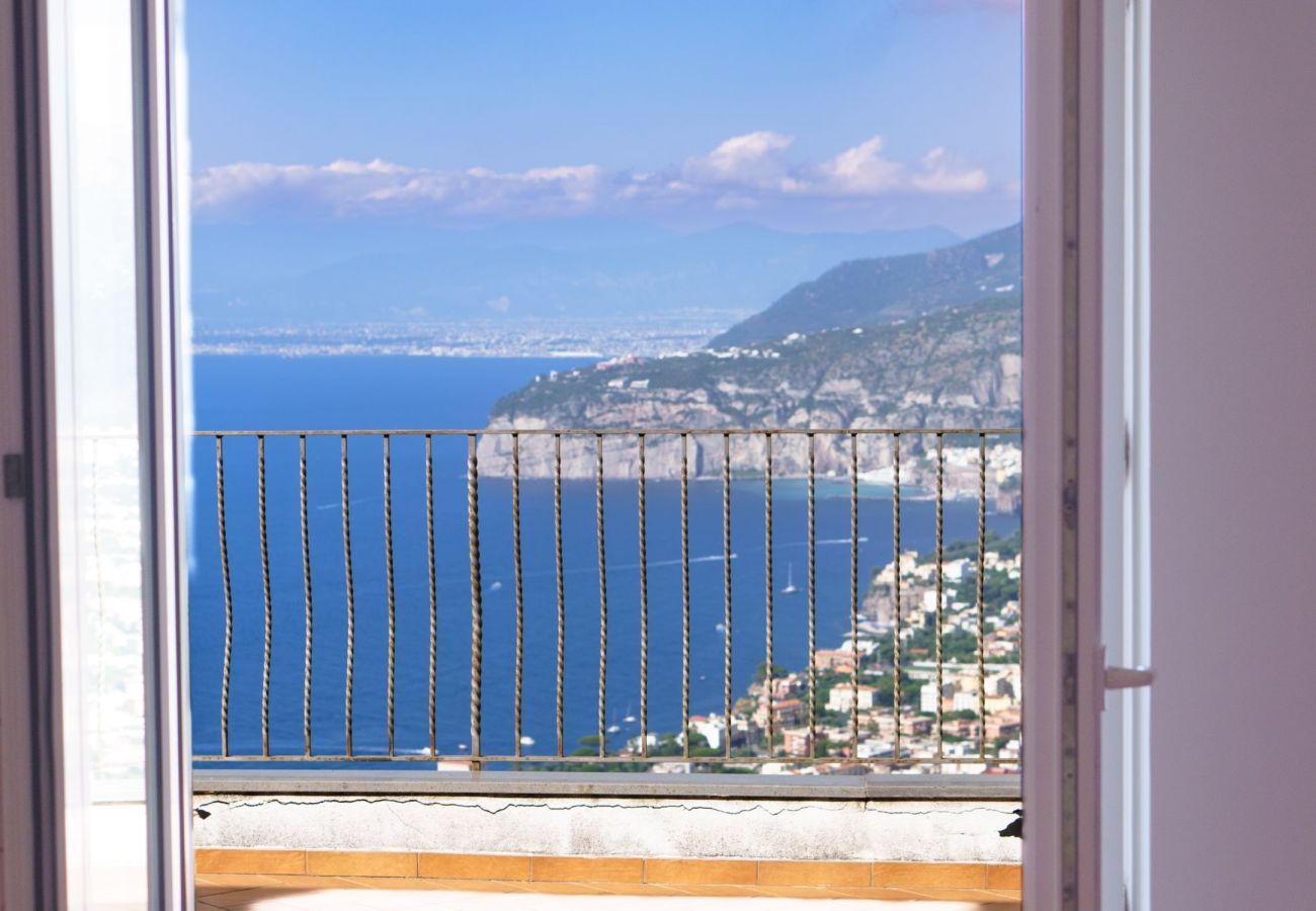 Villa in Sorrento - AMORE RENTALS - Villa Savoia with Sea View and Garden