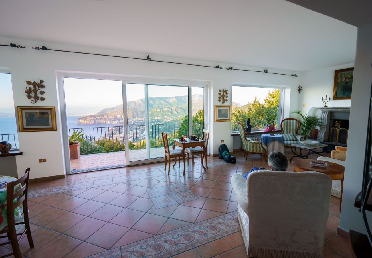 Villa in Sorrento - AMORE RENTALS - Villa Savoia with Sea View and Garden