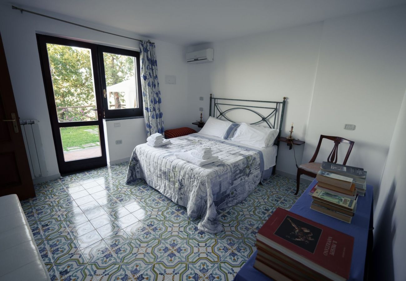 Villa in Sorrento - AMORE RENTALS - Villa Savoia with Sea View and Garden