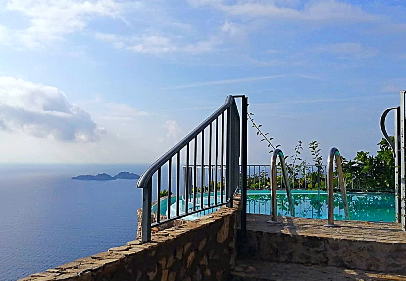 House in Positano - AMORE RENTALS - Villa Vanessa with Private Pool and Sea View