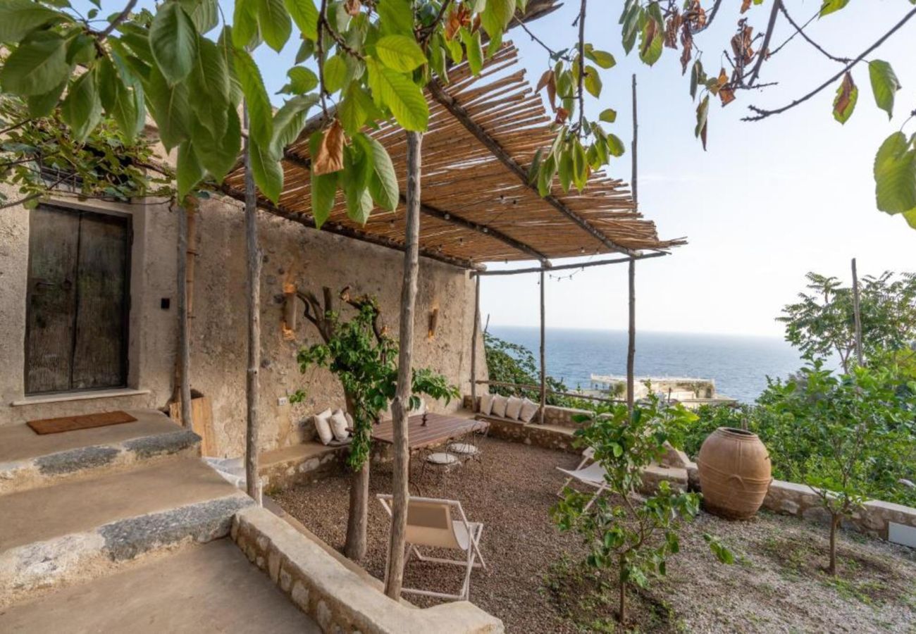 Villa in Amalfi - AMORE RENTALS - Villa Margherita with Sea View and Swimming Pool