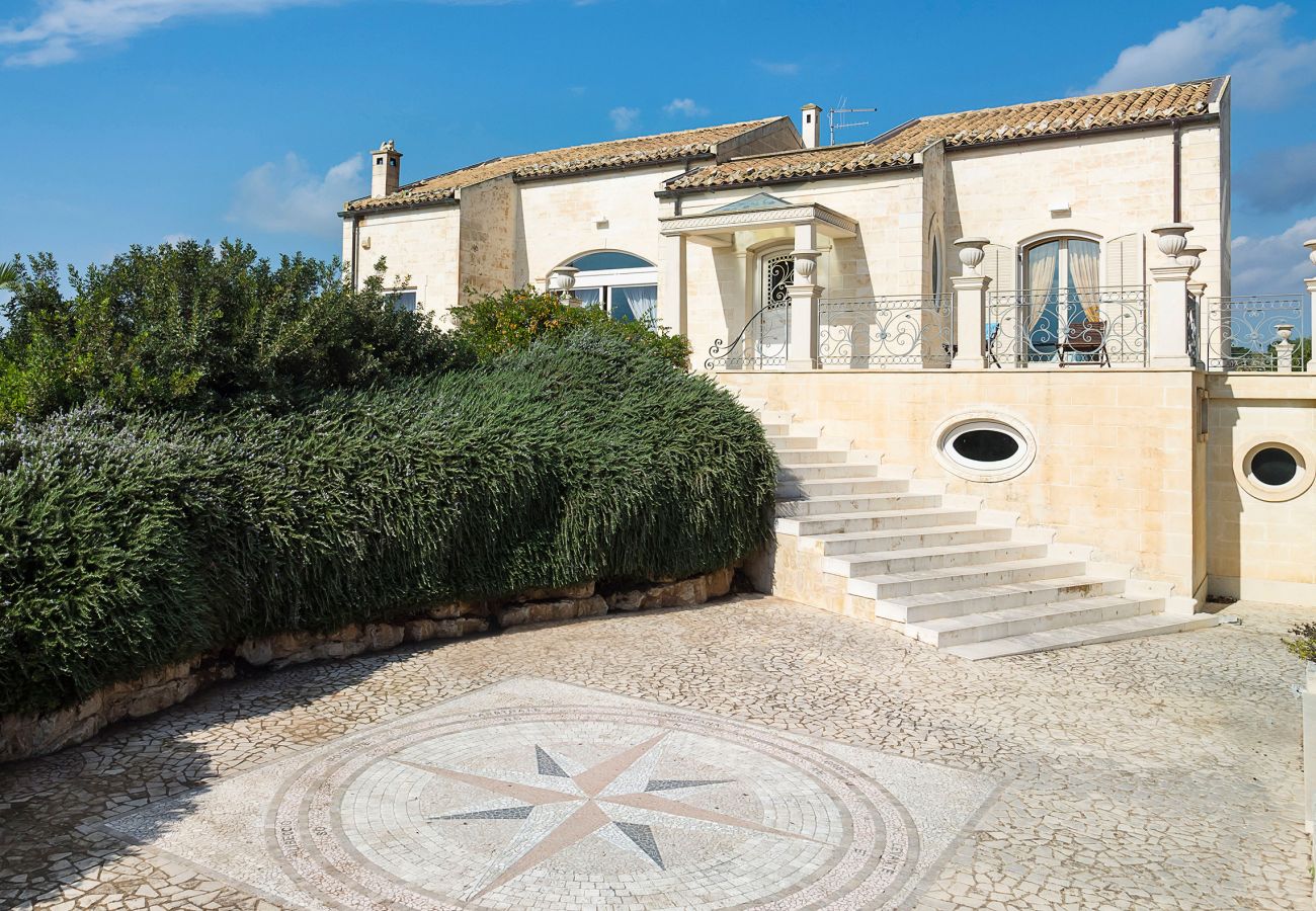 Villa in Donnalucata - AMORE RENTALS - Villa Chiara with Internal Heated Pool