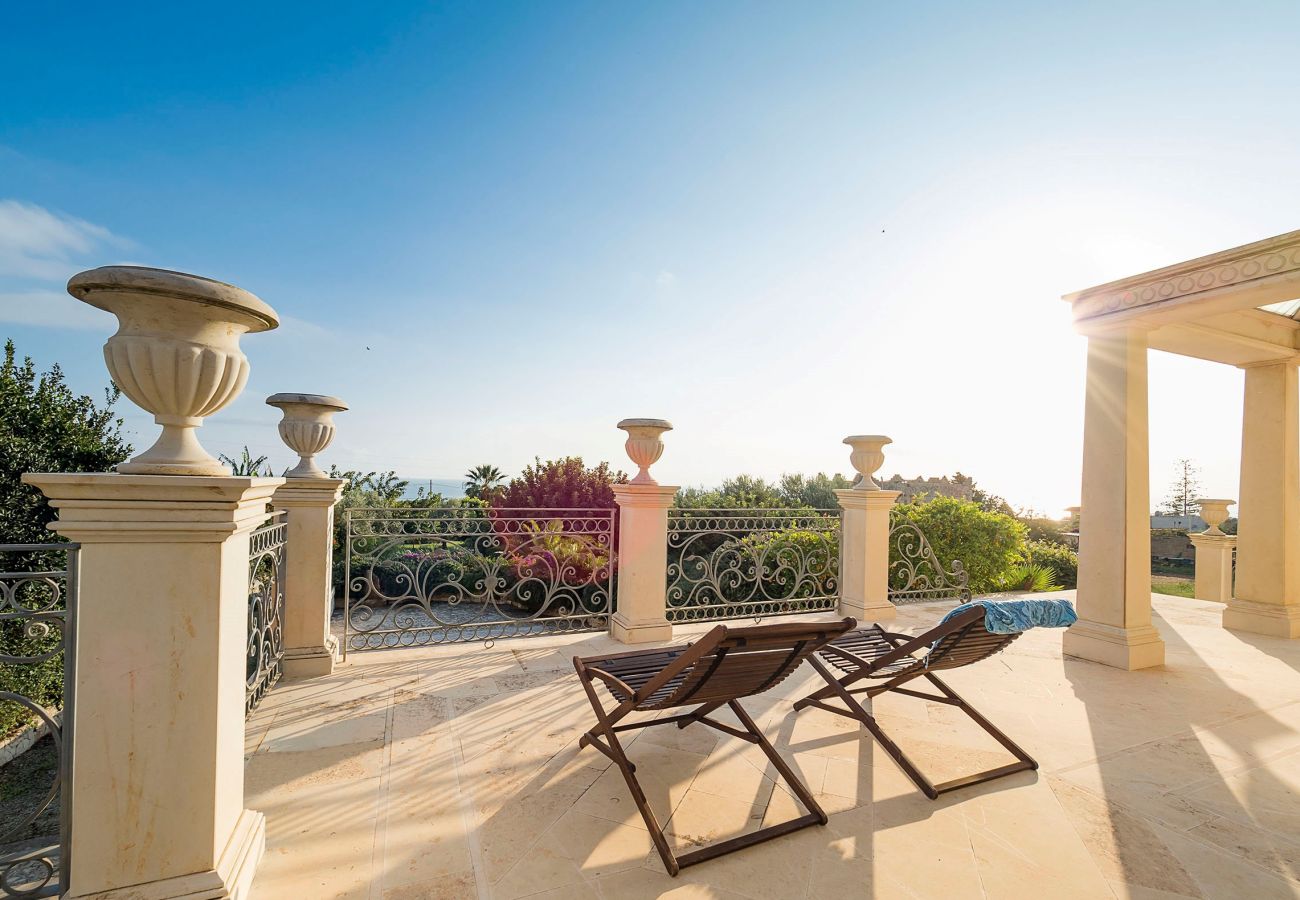 Villa in Donnalucata - AMORE RENTALS - Villa Chiara with Internal Heated Pool