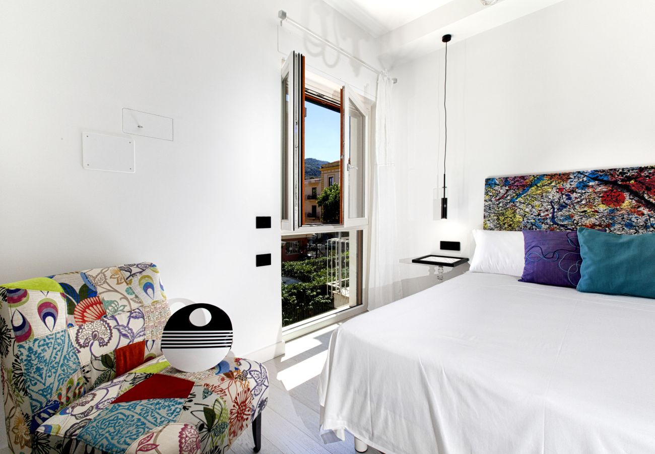 Apartment in Sorrento - AMORE RENTALS - Sorrento Live Home with Balcony and Air Conditioning