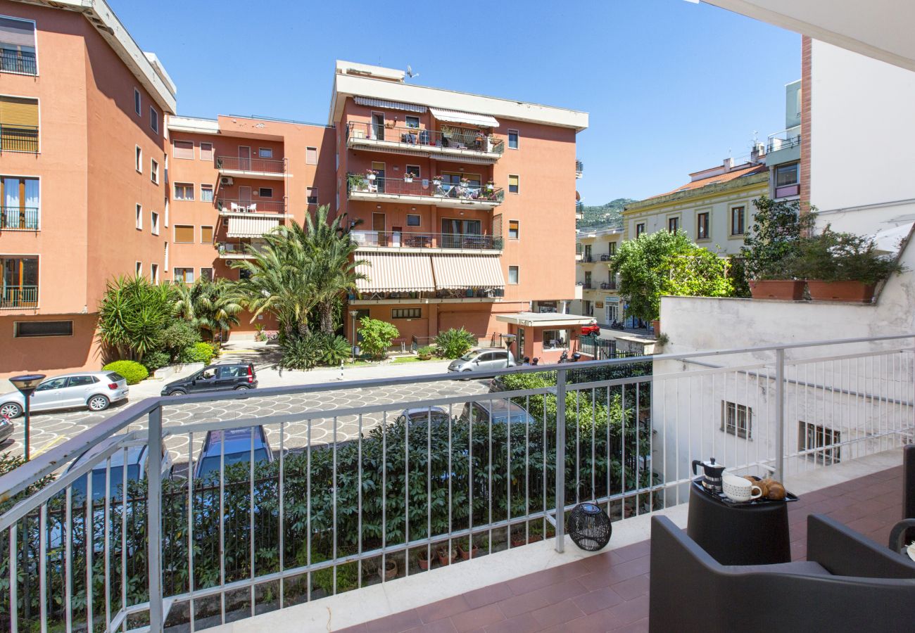 Apartment in Sorrento - AMORE RENTALS - Sorrento Live Home with Balcony and Air Conditioning