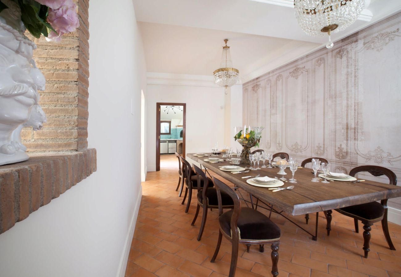 Villa in Sorrento - AMORE RENTALS - Villa Ebe with Private Garden, Mini Pool and Jacuzzi