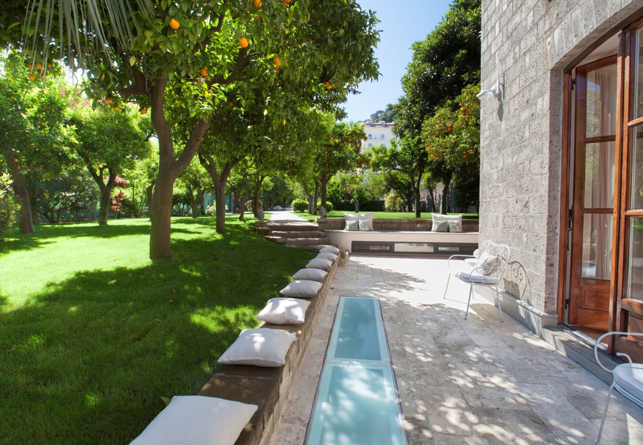 Villa in Sorrento - AMORE RENTALS - Villa Ebe with Private Garden and External Tub