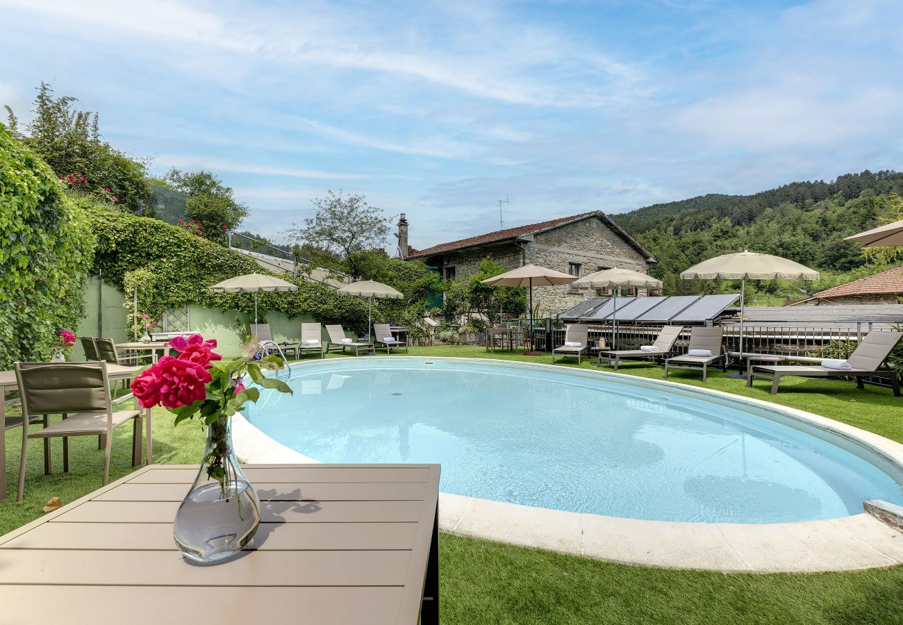 Villa in Palazzuolo sul Senio - AMORE RENTALS - Villa Barbara with Private Pool and Garden