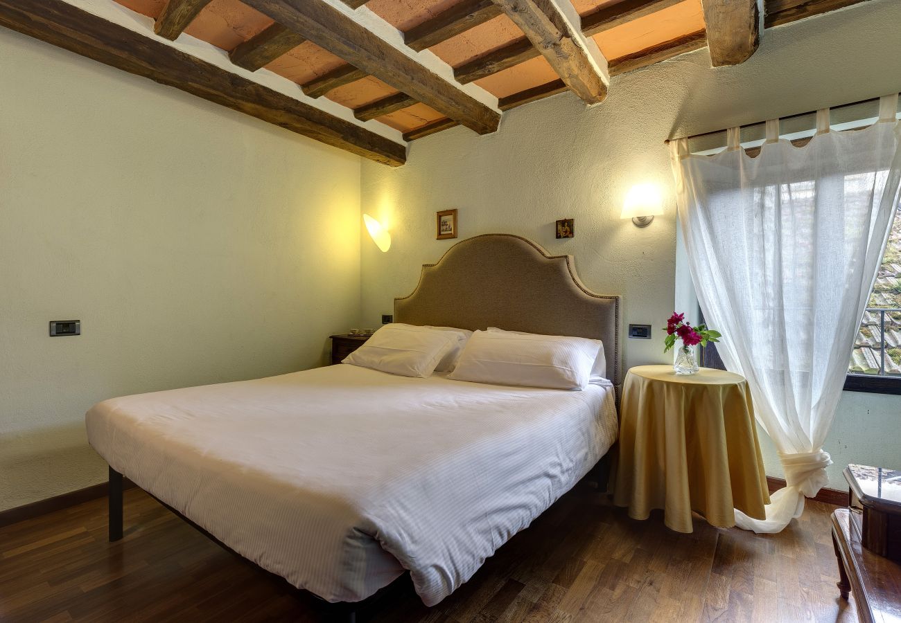 Villa in Palazzuolo sul Senio - AMORE RENTALS - Villa Barbara with Private Pool and Garden