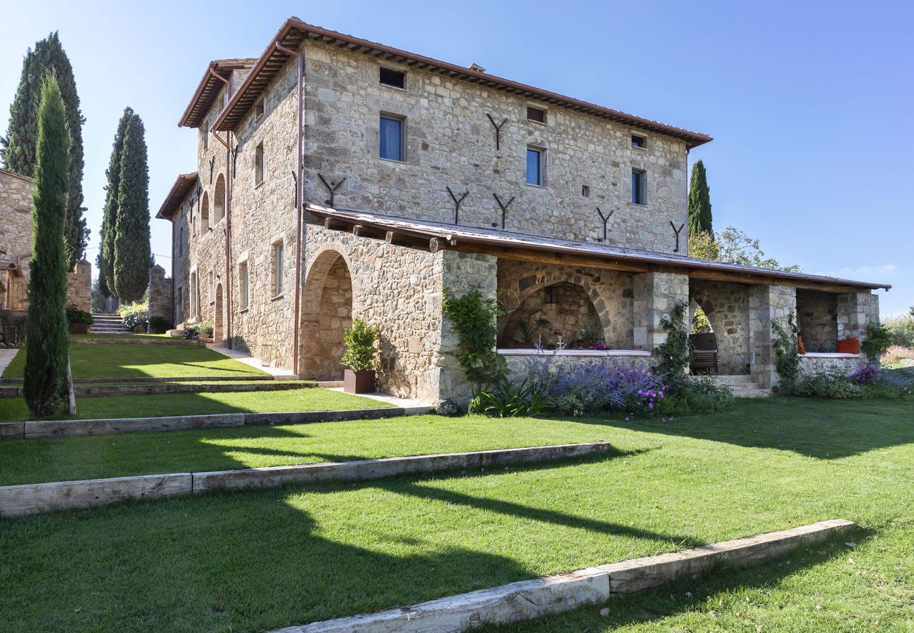 Villa in Sarteano - AMORE RENTALS - Villa Viola with Pool, Garden, Ideal for Weddings